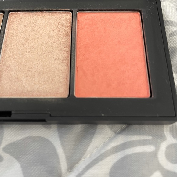 NARS lost in luster face palette - Picture 6 of 6